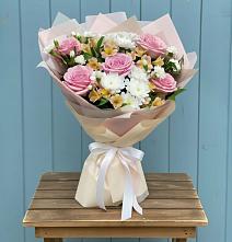 Букет цветов из:  Гвоздики, Орхидеи и Розы #REPLACE_PRED# Бердске