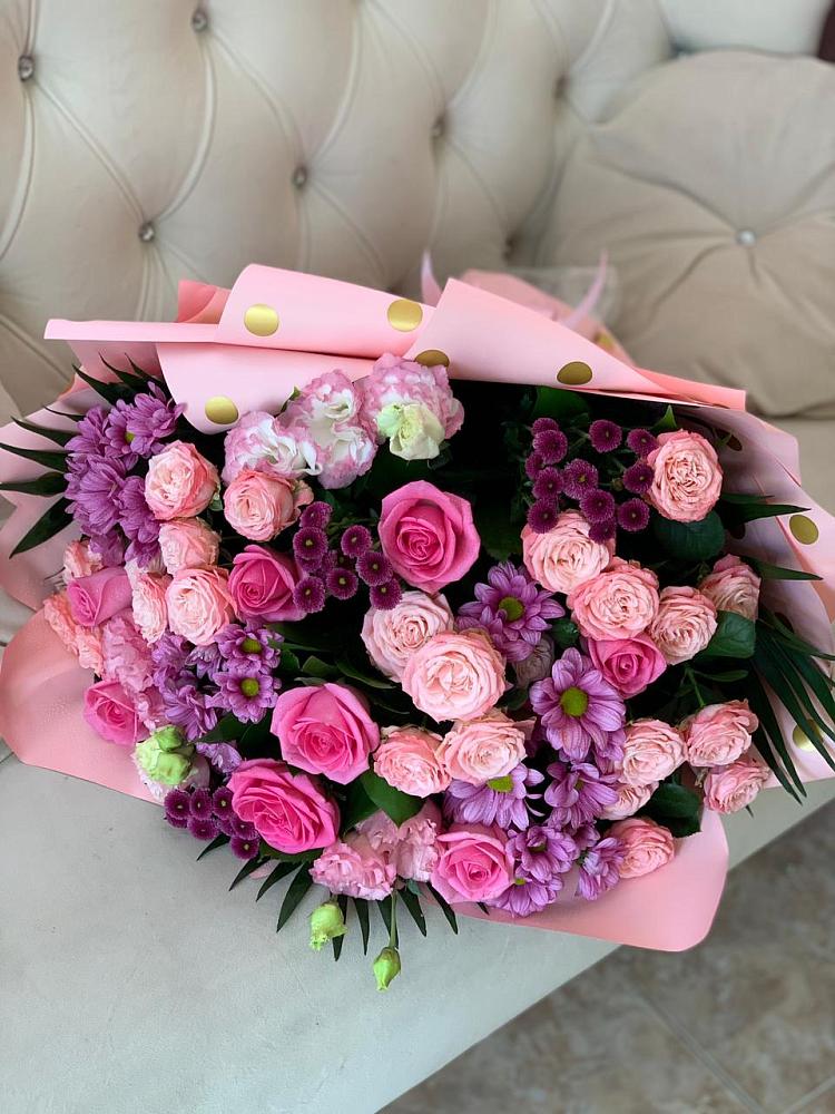 Букет цветов из: Хризантемы, Розы и Лизиантусы в Бердске