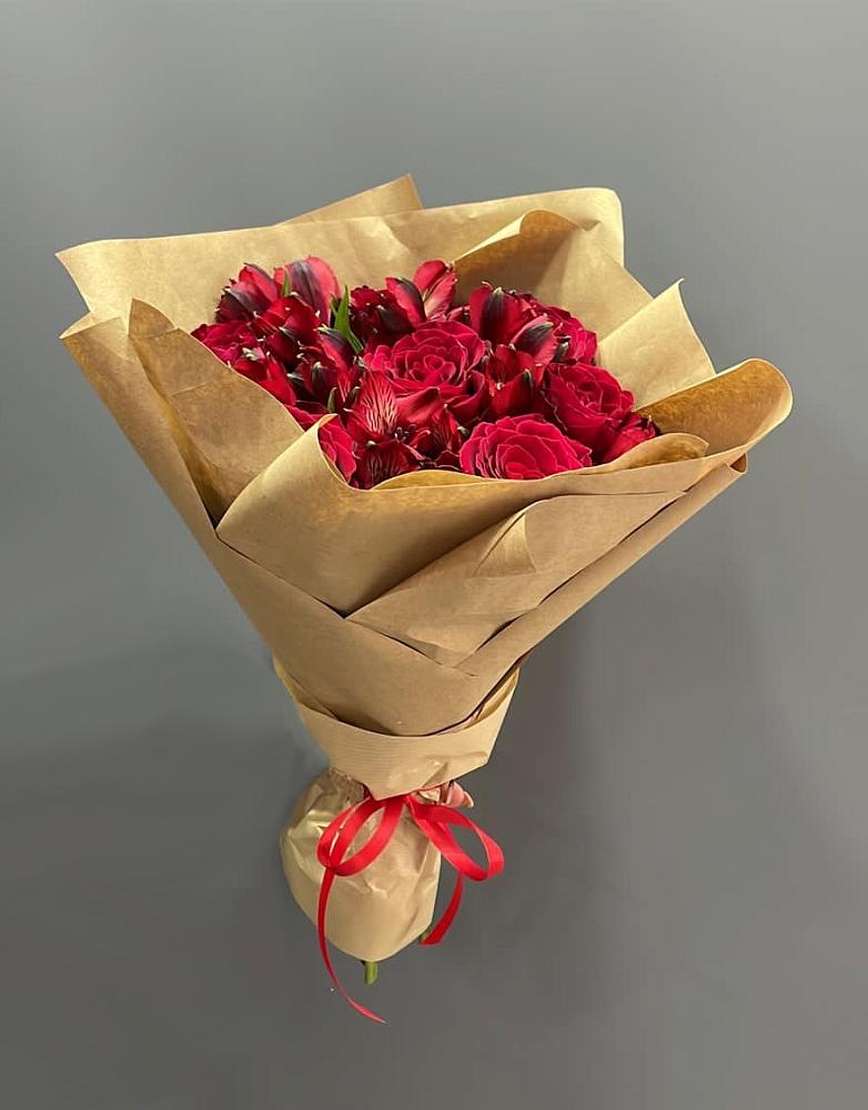 Букет цветов из: Альстромерии и Розы в Бердске