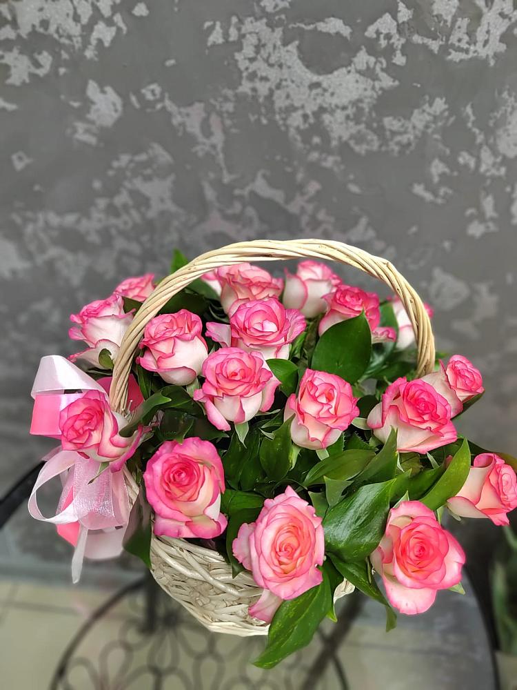 Цветочная композиция из Розы в корзине в Бердске