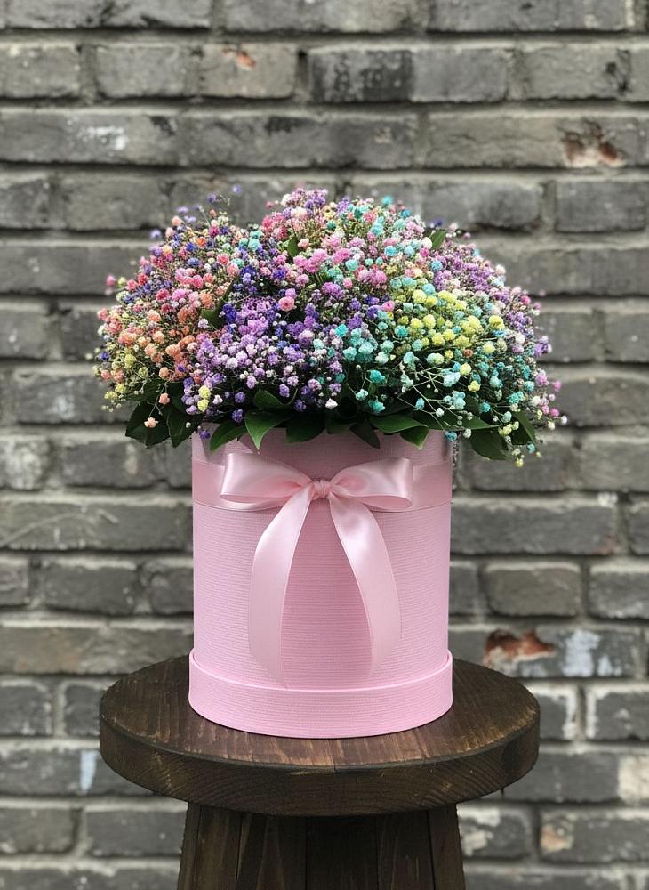 Цветочная композиция из Гипсофила и Розы в шляпной коробке в Бердске
