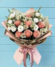 Букет цветов из:  Розы, Альстромерии и Лизиантусы в Бердске