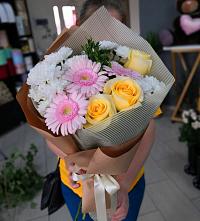 Букет цветов из:  Герберы, Розы и Хризантемы в Бердске