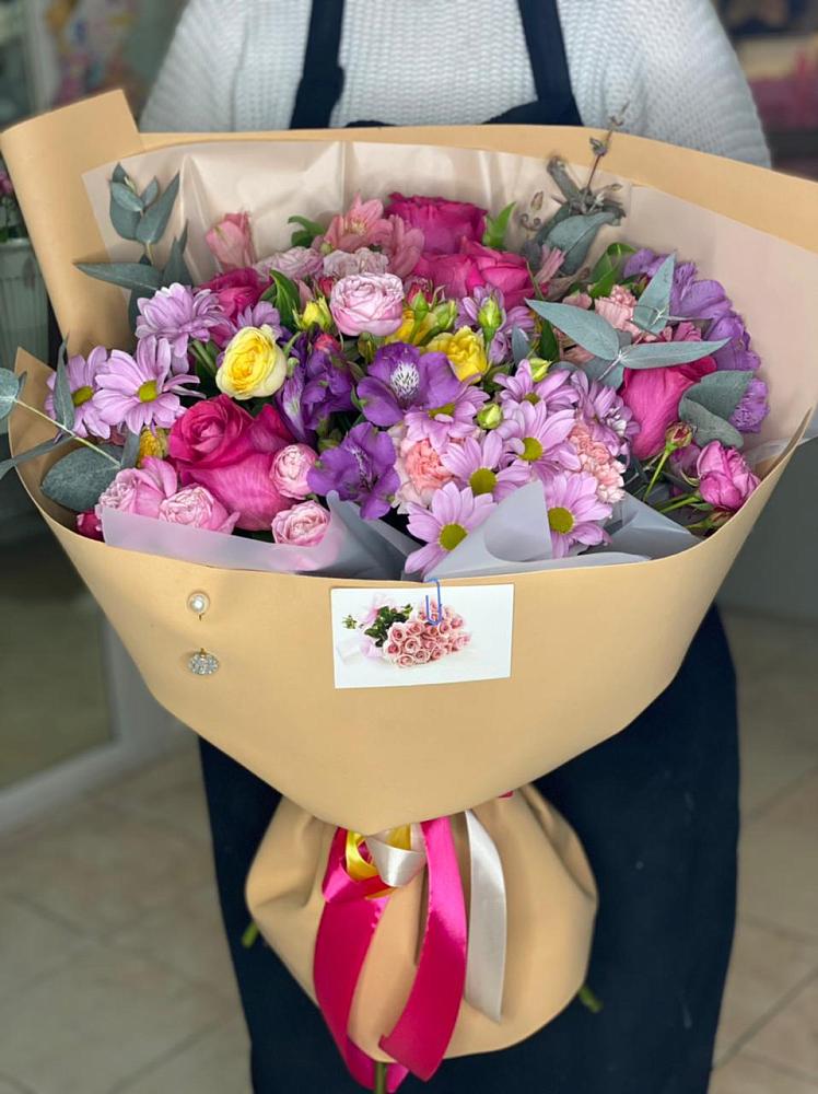 Букет цветов из: Хризантемы, Гвоздики и Альстромерии в Бердске