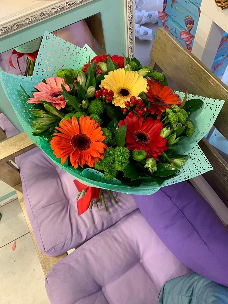 Букет цветов из: Герберы, Хризантемы и Альстромерии в Бердске