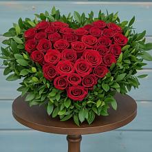 Цветочная композиция из Розы в виде сердца в Бердске