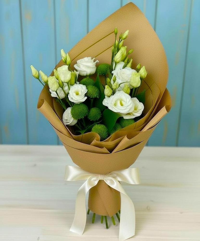 Букет цветов из: Хризантемы и Лизиантусы в Бердске