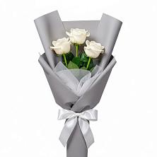 Букет 3 белые розы в Бердске