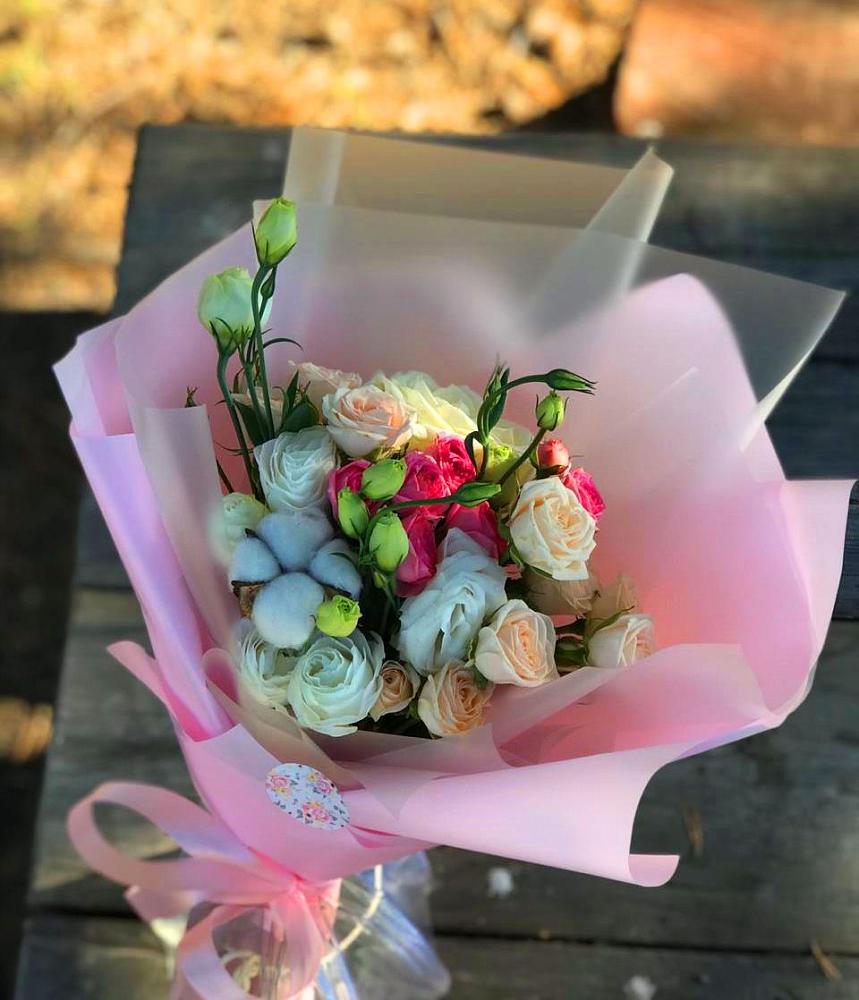 Букет цветов из: Розы и Лизиантусы в Бердске