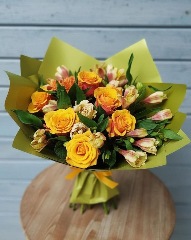 Букет цветов из: Альстромерии и Розы в Бердске