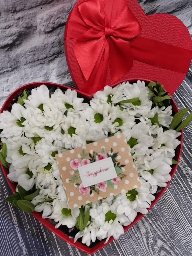 Цветочная композиция из Хризантемы в виде сердца в Бердске