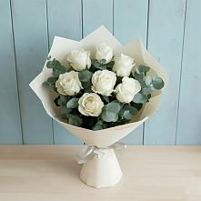 Букет Белые розы в Эвкалипте в Бердске