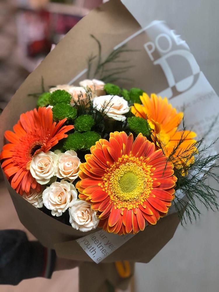 Букет цветов из: Герберы, Хризантемы и Розы в Бердске