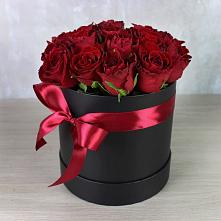 Цветочная композиция из Розы в шляпной коробке в Бердске