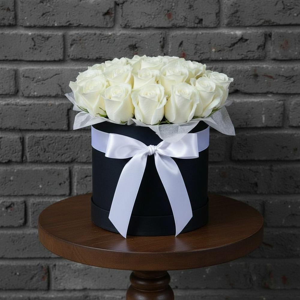 Цветочная композиция из Розы в шляпной коробке в Бердске