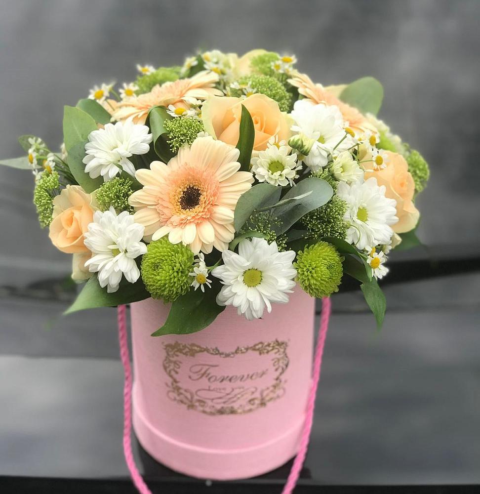 Цветочная композиция из Розы, Герберы и Хризантемы в шляпной коробке в Бердске