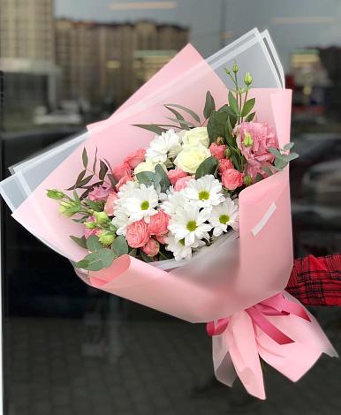 Букет цветов из: Розы, Лизиантусы и Хризантемы в Бердске