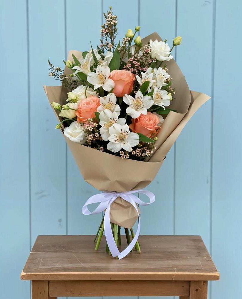 Букет цветов из: Альстромерии, Лизиантусы, Розы и Хризантемы в Бердске