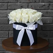 Цветочная композиция из Розы в шляпной коробке в Бердске